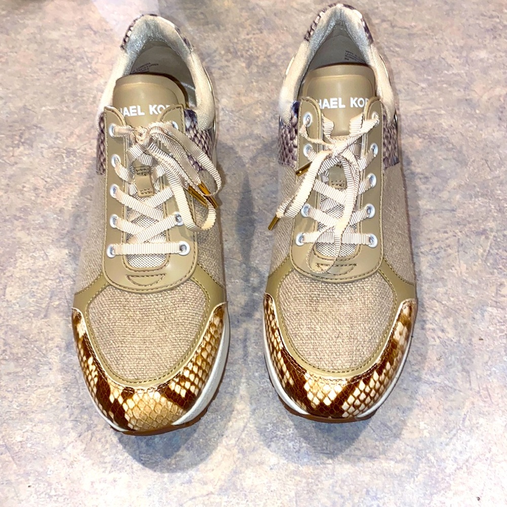 Gorgeous like new Michael Kors Size 9 fashion sneakers!